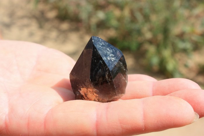 Камень "морион"- нашли в очень красивой бухте п.Врангеля_1 2012. Отдых в Приморье.