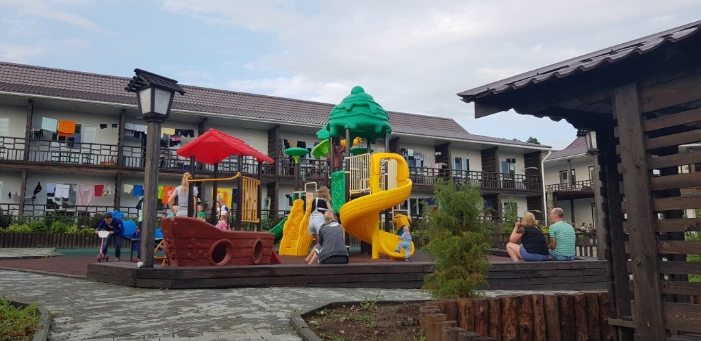 Детская площадка перед Корпусоми 3 и 4 2019. Отдых в Приморье.