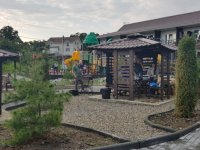 Двор с беседками и детской площадкой