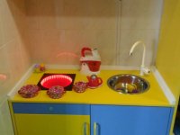 Игровая комната, почти настоящая кухня